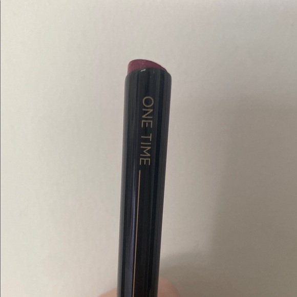 Hourglass lipstick shade one time - Picture 2 of 3